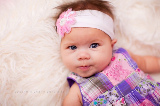 ... it hit me that this expression is quite similar to the one &#39;awake&#39; shot I shared from her newborn session! It must be an “Evie Grace look”. Sweet girl… - evie-840x560(pp_w665_h443)