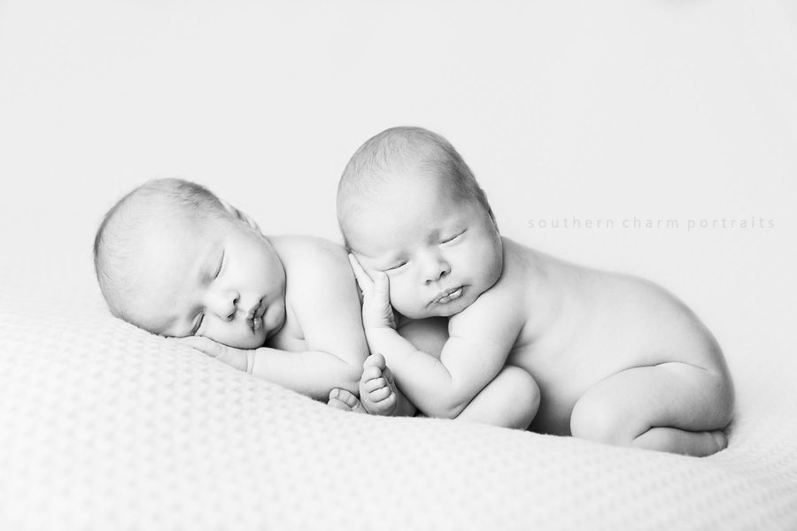 Lara and Alice - Knoxville Twins Photographer - Southern Charm Portraits