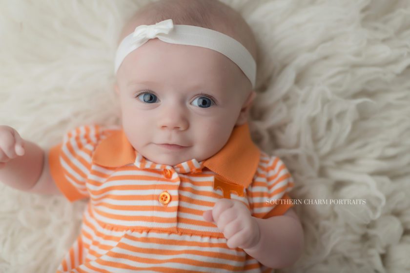 Knoxville photographer for baby milestones 