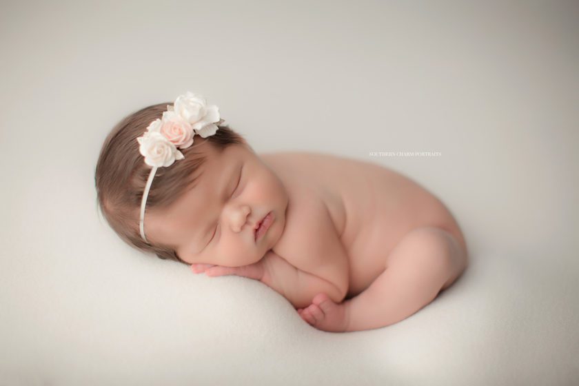 Knoxville photographer for newborn baby 